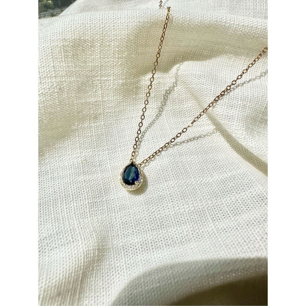 Sapphire blue cubic zirconia teardrop petite pendant necklace ￼
